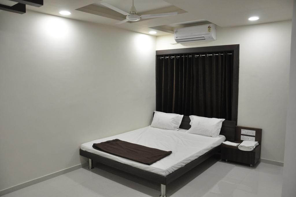 Shivdhara Hotel & Residence Rajkot Værelse billede