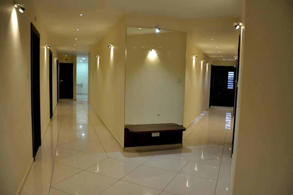 Shivdhara Hotel & Residence Rajkot Værelse billede
