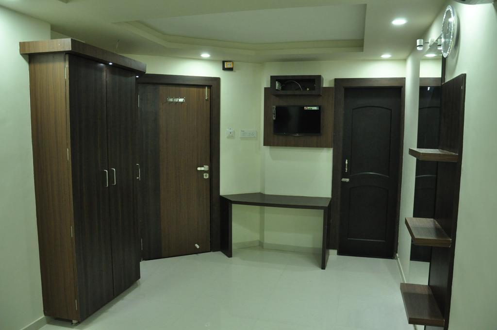 Shivdhara Hotel & Residence Rajkot Eksteriør billede