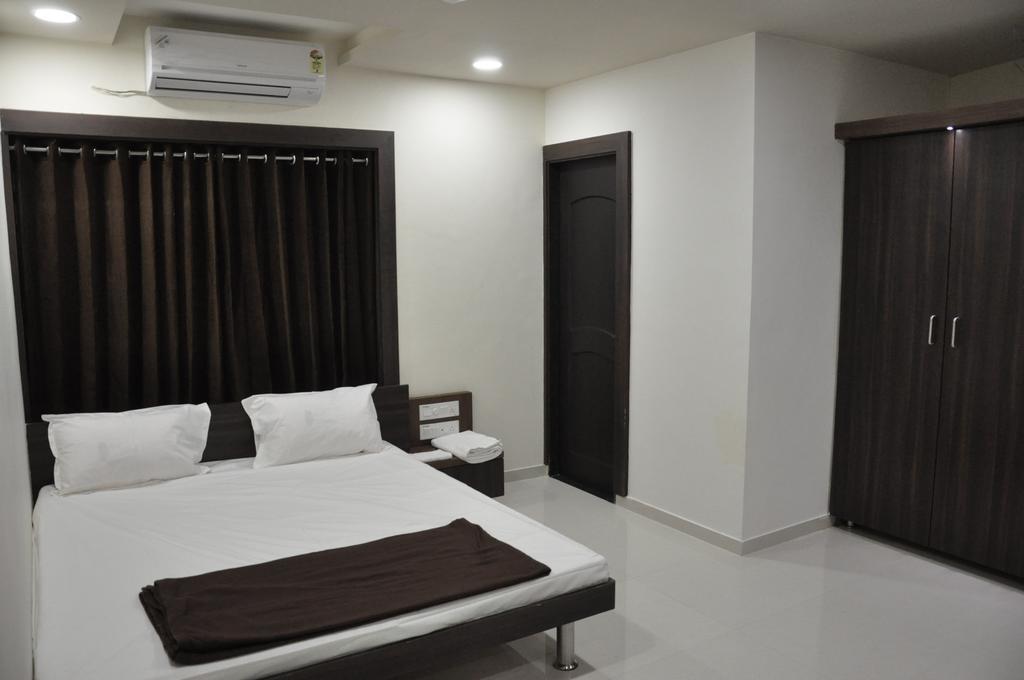Shivdhara Hotel & Residence Rajkot Eksteriør billede
